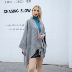 Reversible women poncho mini check