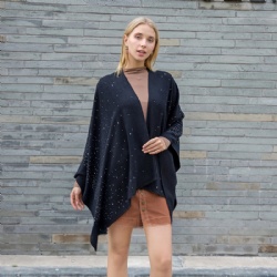 Plain color poncho with diamonds